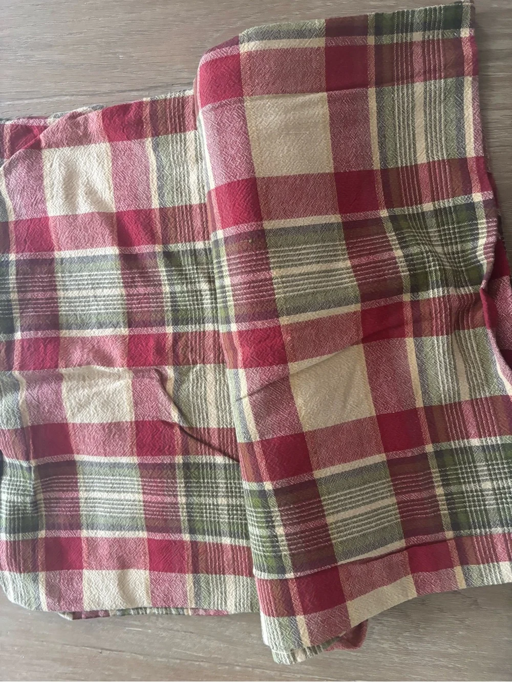 Plaid Red and Green tablecloth
